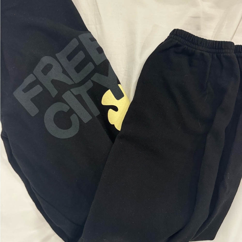 Free City Sweats Black